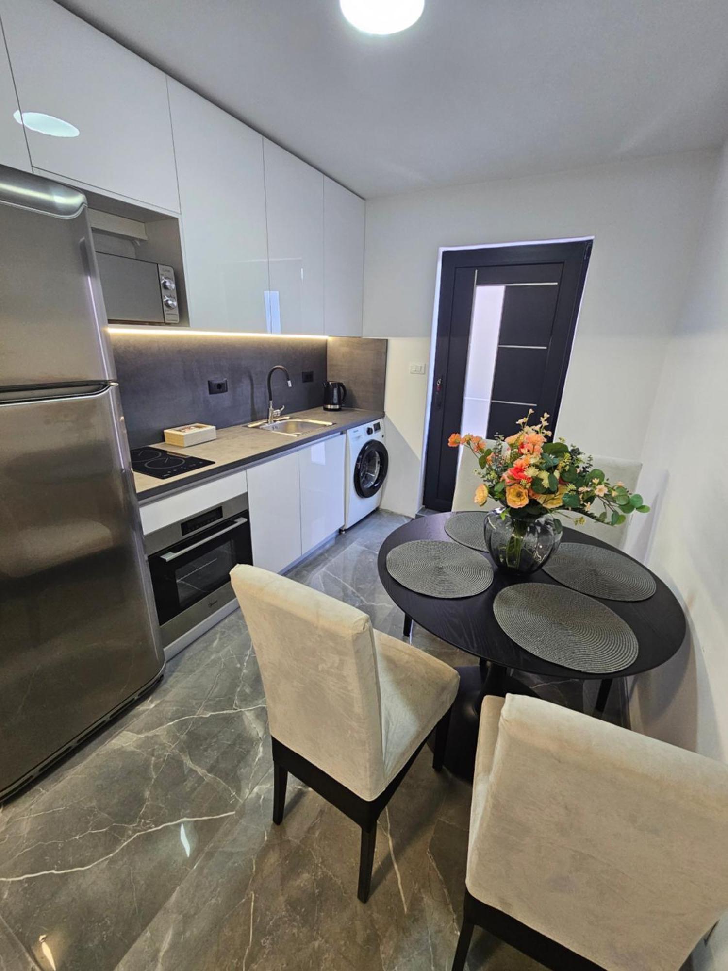 Apartmani Matija Макарска Екстериор снимка