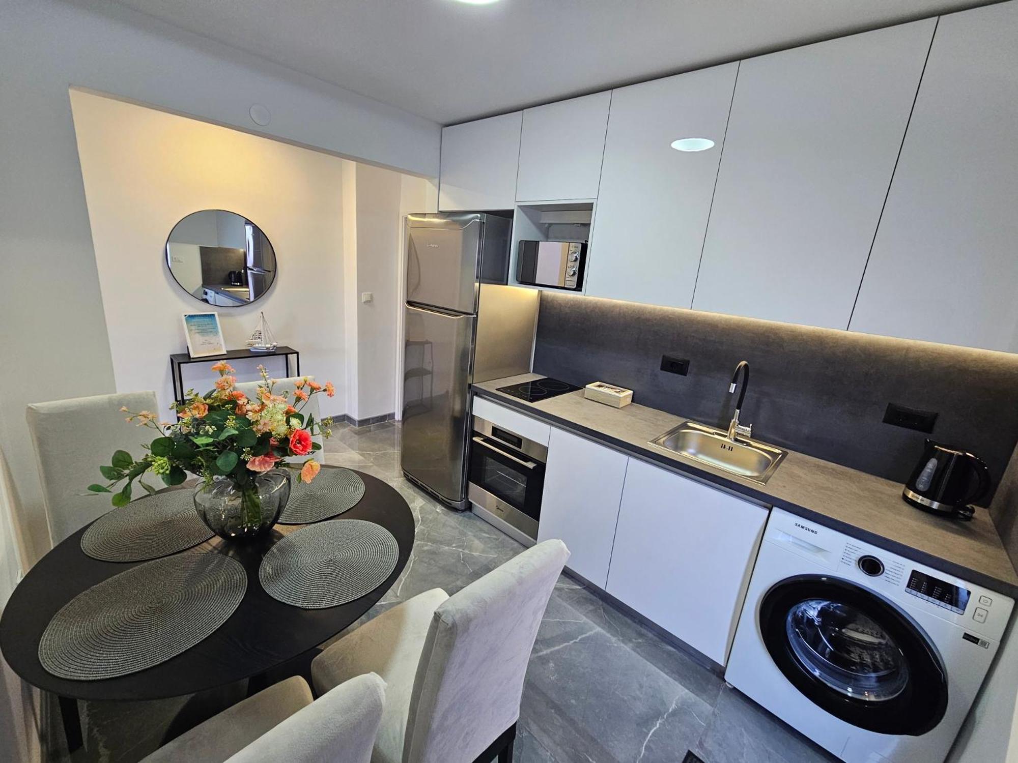 Apartmani Matija Макарска Екстериор снимка